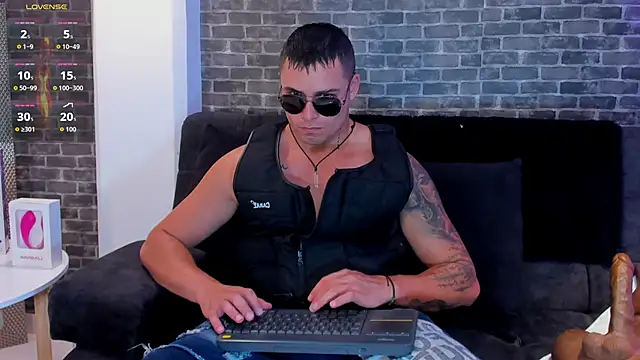 connorsmiith online show from September 25, 12:26 pm