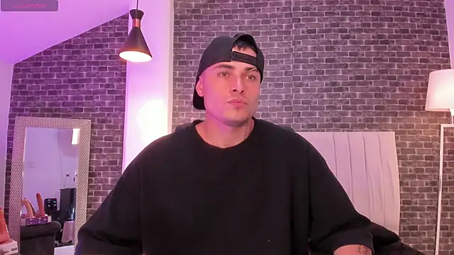 connorsmiith online show from February 20, 6:26 am