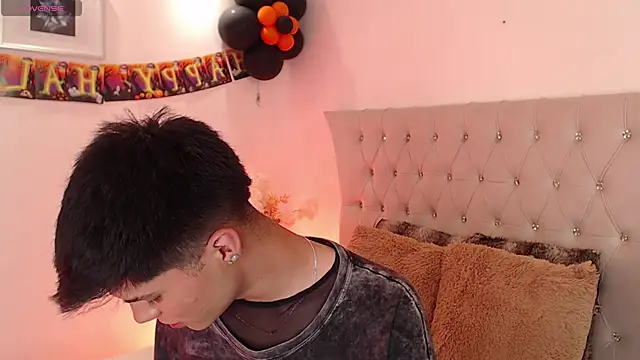 Dulcey  online show from October 17, 4:05 am