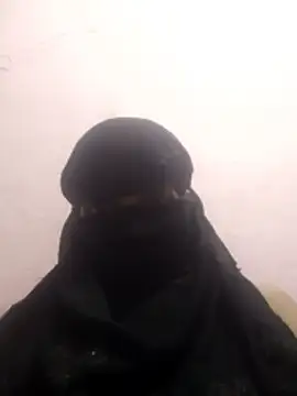 Snapshot of amolicars chatting on October 31, 4:32 pm amolicars online show from October 31, 4:32 pm