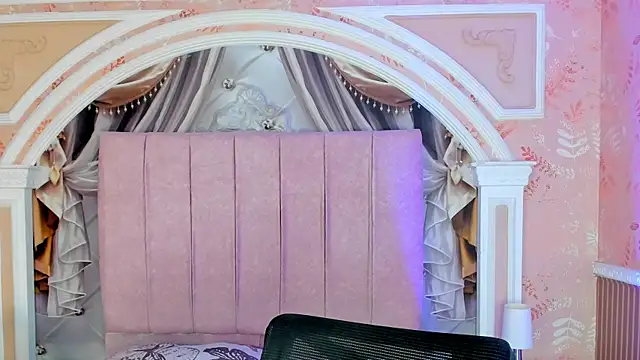 magnus serket online show from April 16, 11:21 am