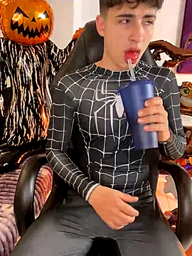 AdrianRinaldi online show from October 27, 8:44 pm