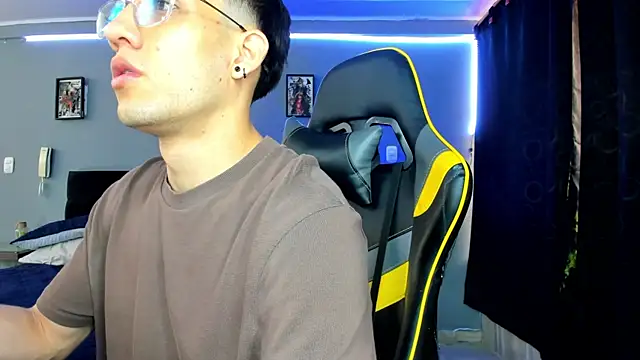 Snapshot of alexgiraldo__ chatting on September 12, 12:49 pm alexgiraldo   online show from September 12, 12:49 pm