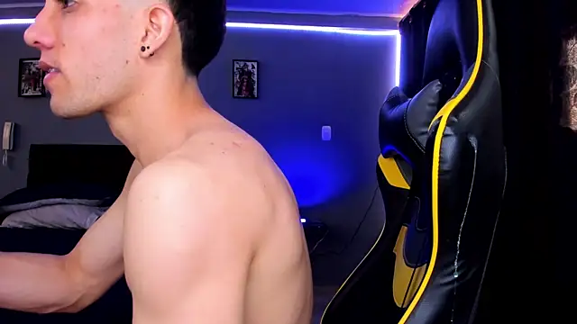 Snapshot of alexgiraldo__ chatting on September 10, 8:40 pm alexgiraldo   online show from September 10, 8:40 pm