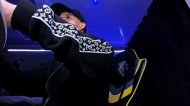 alexgiraldo   online show from November 3, 11:25 am