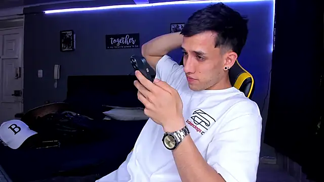 Snapshot of alexgiraldo__ chatting on September 27, 8:50 pm alexgiraldo   online show from September 27, 8:50 pm