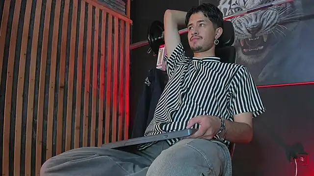 DimitriDeluxe online show from November 8, 8:23 pm