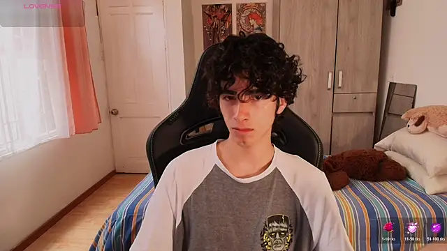 Nude Boy18 online show from April 13, 6:52 pm