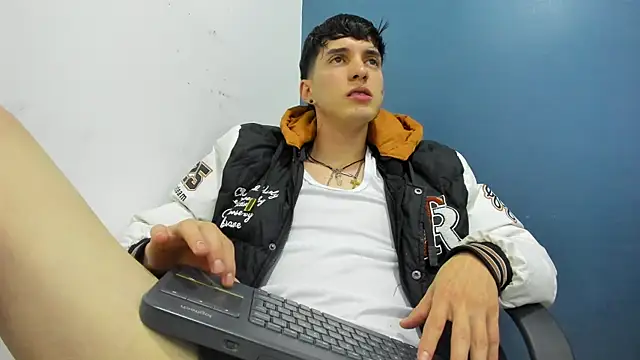 Jheampiiero online show from December 20, 2:46 pm