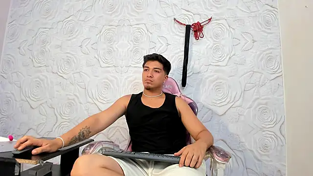 Snapshot of juanmechanic_ chatting on September 30, 8:34 pm juanmechanic  online show from September 30, 8:34 pm
