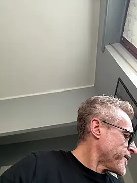 Axl hot online show from February 27, 10:49 am