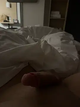 alanv05 online show from April 23, 6:10 pm