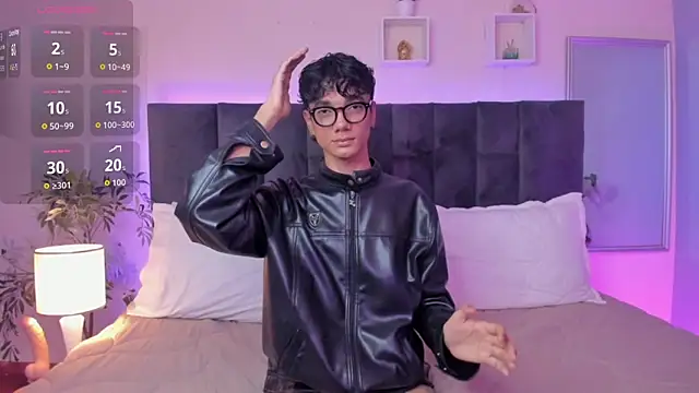 Phillicious   online show from December 3, 10:27 pm