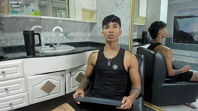 Snapshot of Frank98_ chatting on September 15, 5:47 pm Frank98  online show from September 15, 5:47 pm