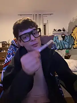 Snapshot of purplecristian chatting on September 21, 1:39 am purplecristian online show from September 21, 1:39 am