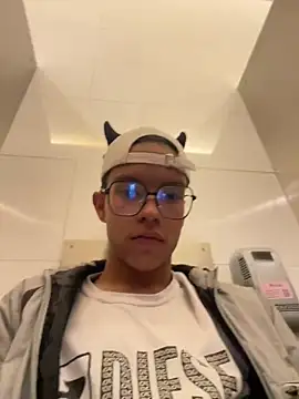 diegoand0911 online show from June 12, 7:22 pm