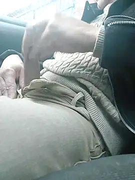 Snapshot of lynxman chatting on October 31, 1:03 pm lynxman online show from October 31, 1:03 pm