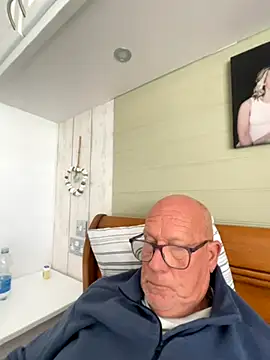 Snapshot of philefc chatting on September 23, 9:19 am philefc online show from September 23, 9:19 am