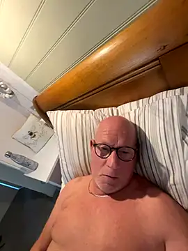 Snapshot of philefc chatting on October 21, 8:17 am philefc online show from October 21, 8:17 am