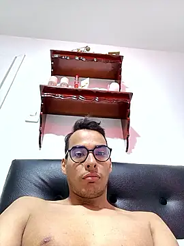 CarlosGris online show from April 17, 3:47 pm