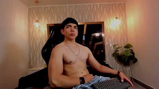 Eryonbradley online show from March 26, 11:42 pm