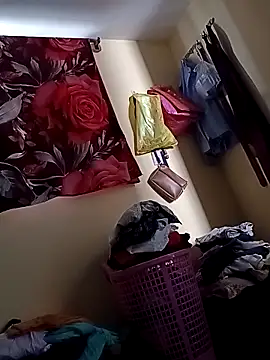 Snapshot of NogenBigdesyboy chatting on October 30, 5:42 am NogenBigdesyboy online show from October 30, 5:42 am