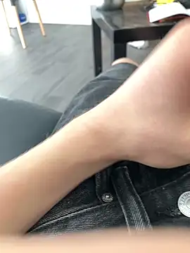 Snapshot of Loulou_2007 chatting on October 1, 8:29 am Loulou 2007 online show from October 1, 8:29 am