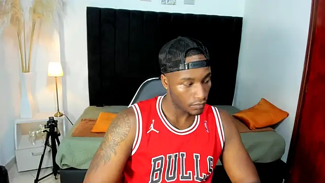 chrstian lewis1 online show from November 9, 1:37 pm