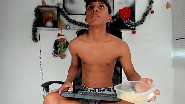 tyler twink boy online show from December 15, 3:09 pm