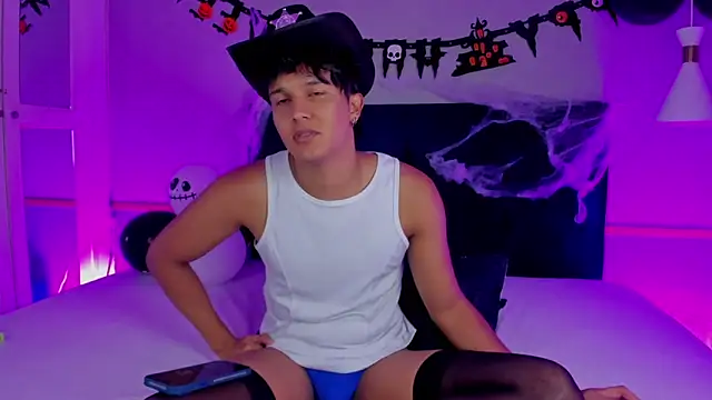 Snapshot of Leo_Savage_ chatting on October 18, 4:50 am Leo Savage  online show from October 18, 4:50 am