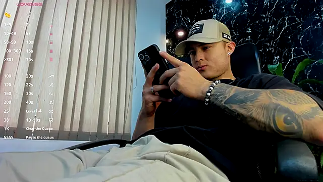 Alexander ferre online show from October 3, 1:38 pm