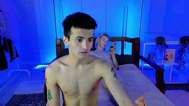 saintlauren1 online show from December 5, 7:10 pm