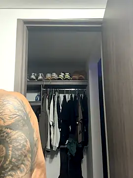 Snapshot of Andrew_Johnnson chatting on October 19, 6:49 am Andrew Johnnson online show from October 19, 6:49 am