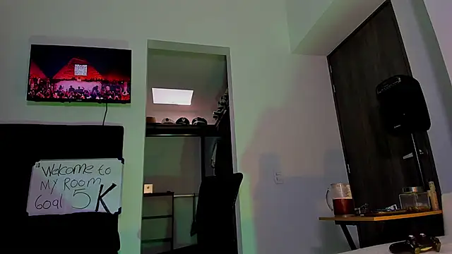 Snapshot of Andrew_Johnnson chatting on September 23, 7:02 pm Andrew Johnnson online show from September 23, 7:02 pm