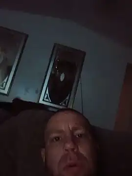 Clarkodile95 online show from June 17, 1:35 pm