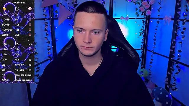 Snapshot of ZackNeal chatting on October 22, 5:44 am ZackNeal online show from October 22, 5:44 am