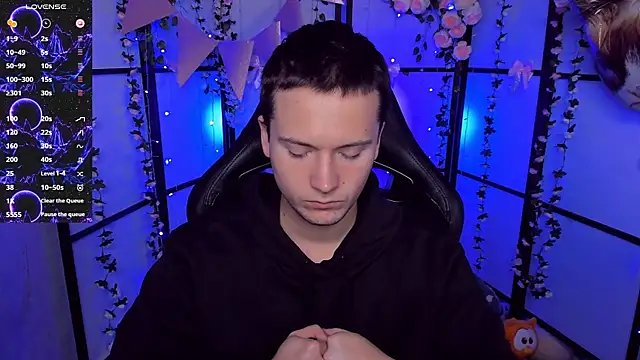 Snapshot of ZackNeal chatting on October 15, 5:59 am ZackNeal online show from October 15, 5:59 am