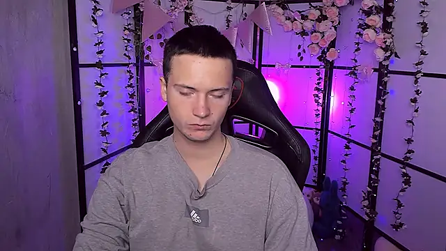 Snapshot of ZackNeal chatting on September 22, 5:18 am ZackNeal online show from September 22, 5:18 am