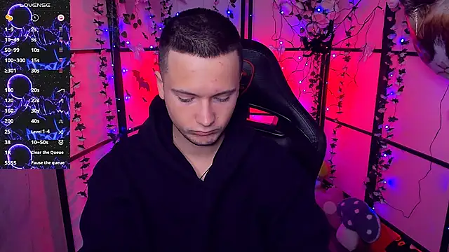 Snapshot of ZackNeal chatting on October 23, 5:44 am ZackNeal online show from October 23, 5:44 am