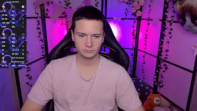 Snapshot of ZackNeal chatting on October 16, 5:59 am ZackNeal online show from October 16, 5:59 am