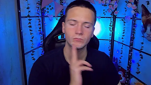 Snapshot of ZackNeal chatting on September 18, 5:09 am ZackNeal online show from September 18, 5:09 am