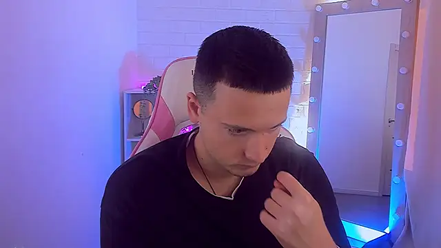 Snapshot of ZackNeal chatting on September 11, 6:01 am ZackNeal online show from September 11, 6:01 am