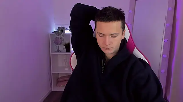 Snapshot of ZackNeal chatting on October 13, 5:13 am ZackNeal online show from October 13, 5:13 am