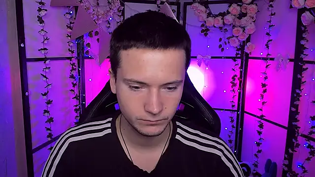 Snapshot of ZackNeal chatting on October 10, 7:02 am ZackNeal online show from October 10, 7:02 am