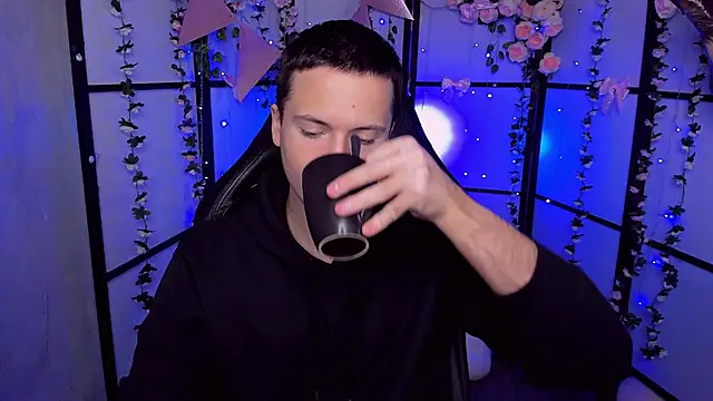 Snapshot of ZackNeal chatting on October 7, 5:11 am ZackNeal online show from October 7, 5:11 am