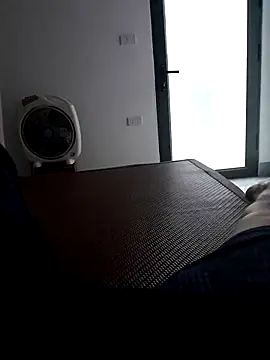 Snapshot of quoc85 chatting on October 3, 1:27 pm quoc85 online show from October 3, 1:27 pm