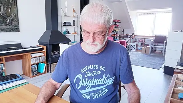 ewaldwillems99 online show from July 19, 12:55 pm