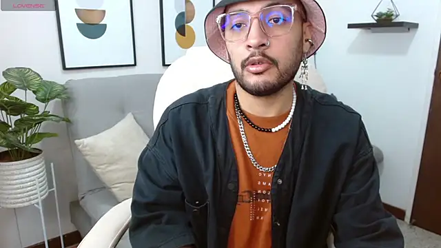 Snapshot of __Damian___ chatting on September 21, 11:27 pm   Damian    online show from September 21, 11:27 pm
