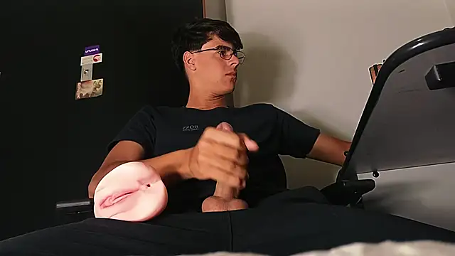 ThbxToyou online show from November 9, 10:25 pm