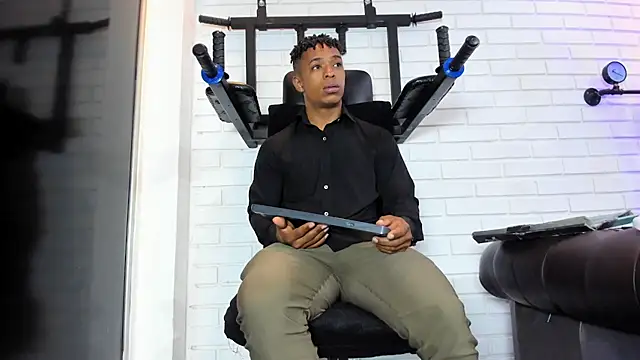 ItaloMoore online show from March 10, 11:16 am